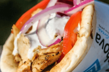 Plat de pita au poulet gyros / Chicken Gyros Pita Plate