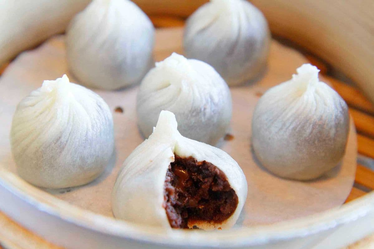 Steamed Chocolate & Red Bean Paste Dumplings (6 pcs) 巧克力豆沙小包