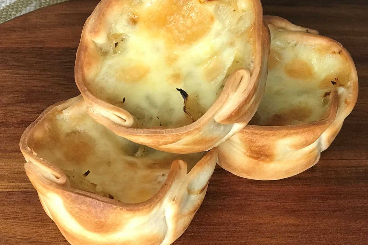 Onion and Cheese with Oregano Touch (3 in round)