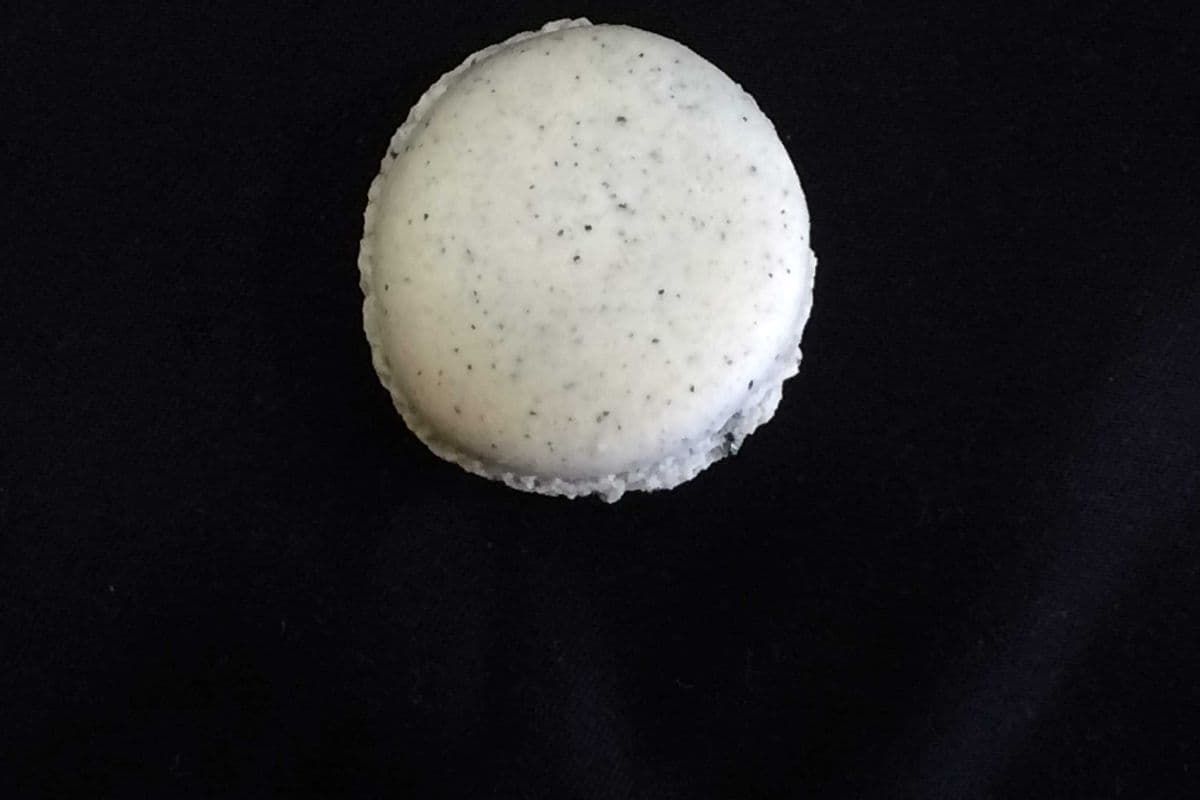 Sesame Macaron