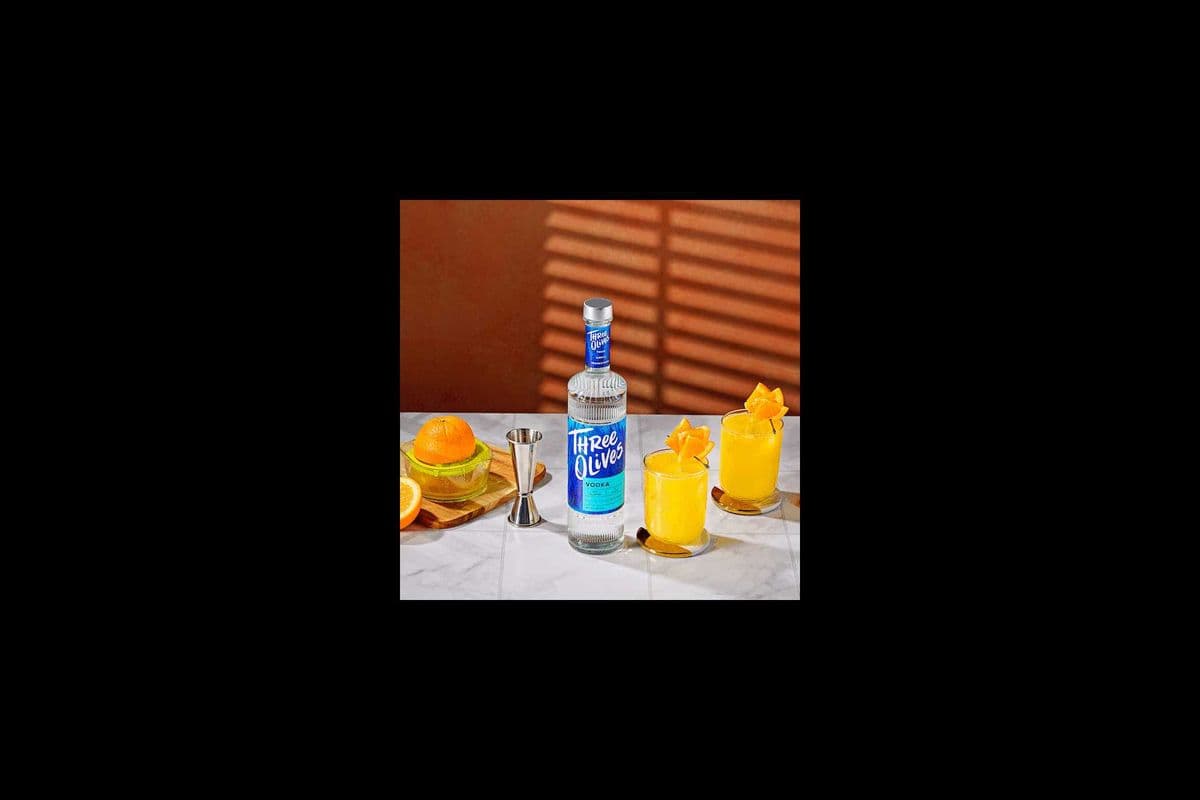Three Olives Vodka (750 ml) + CRUSH ORANGE 2LTS (1 x 750ML)