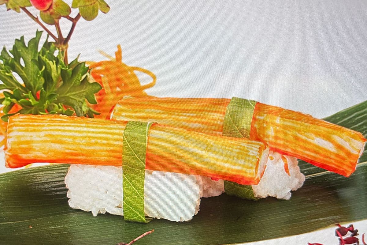 Crab Meat Sushi (2 pcs)