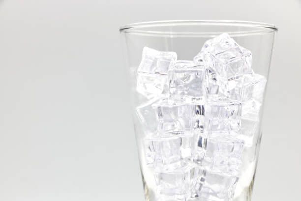 Tasse avec de la glace/ Cup With Ice