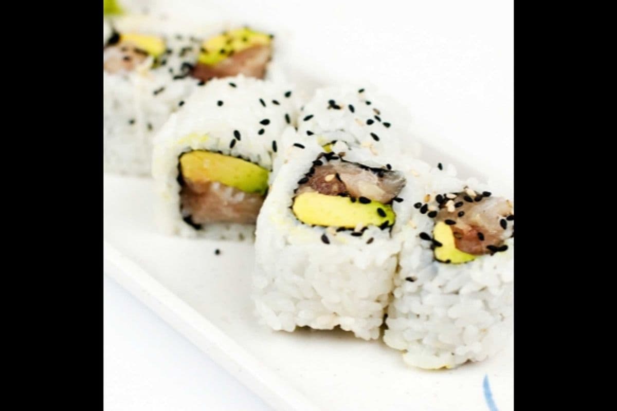 G26. Tuna Avocado Roll (8 pcs)