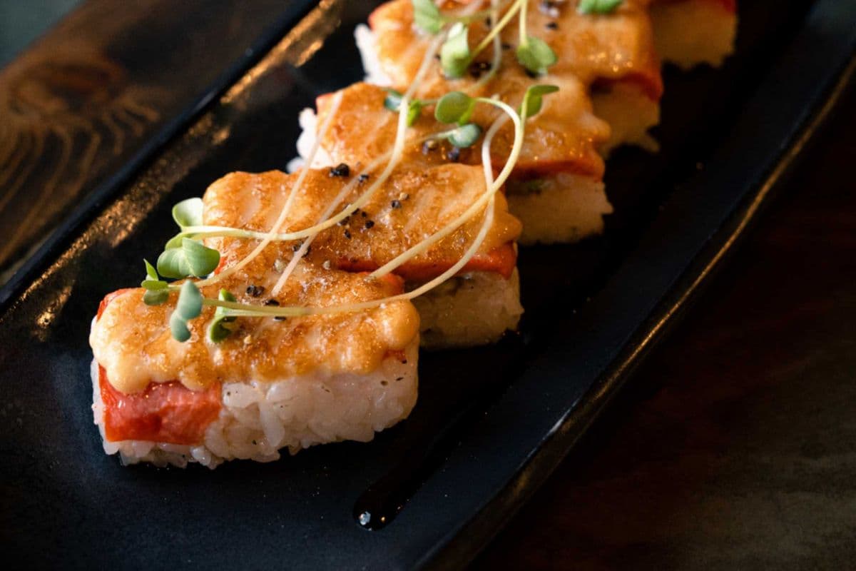 Pressed Wild Salmon Sushi (6pcs)