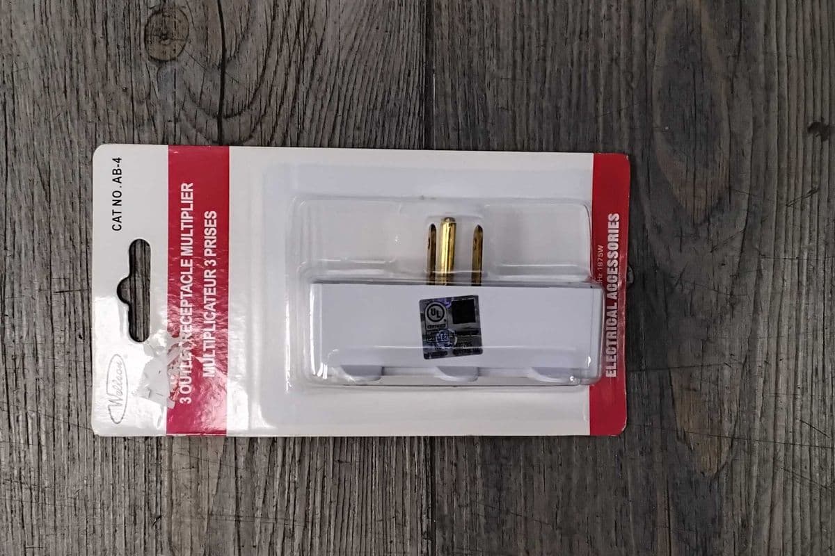 3 outlet multiplier plug.