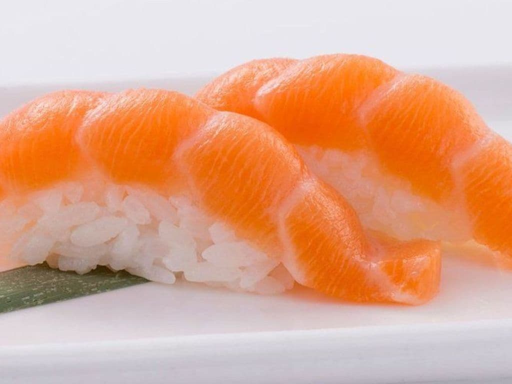 Salmon Sushi (2pcs)