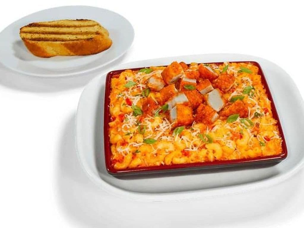 Spicy Buffalo Chicken Mac & Cheese