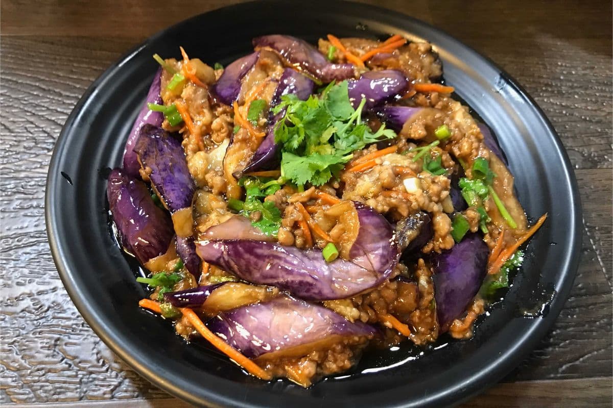 23. Eggplant with Minced Pork肉未茄子