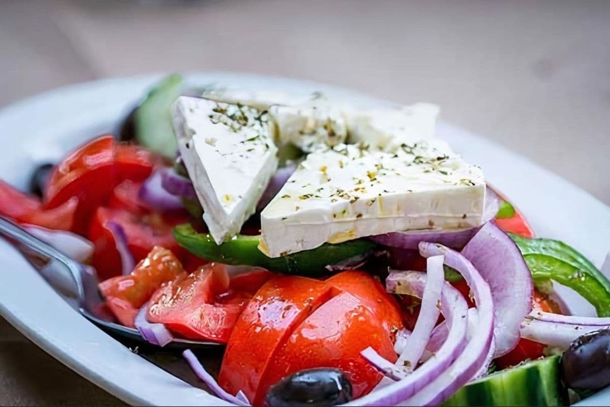 Greek Salad (598 Cal)