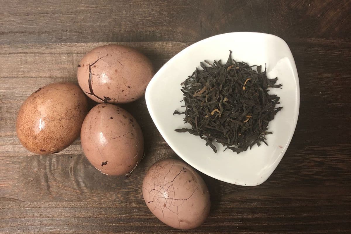 Oeufs au the noir/Tea eggs
