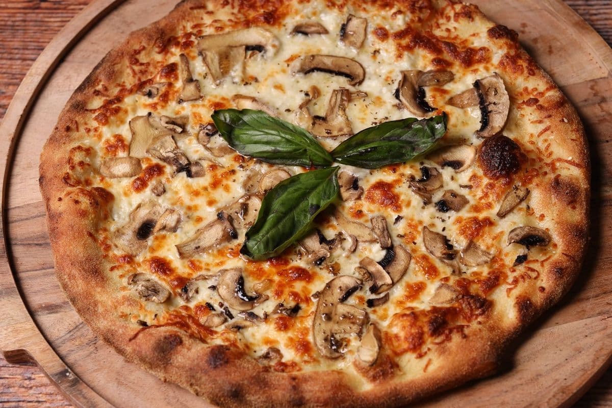 Mushroom Bianco Pizza