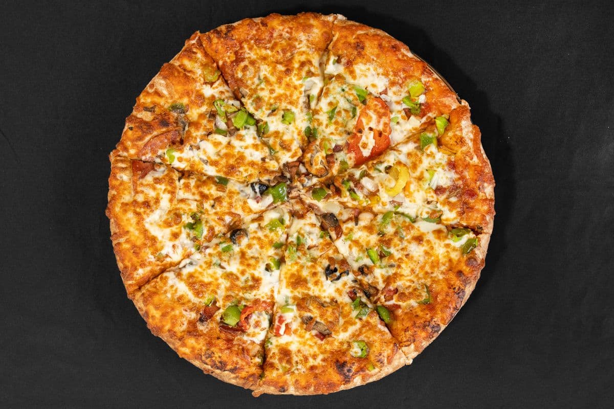 10" Small Chicken Deluxe Pizza