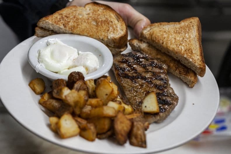 Steak & Eggs: 6oz Striploin