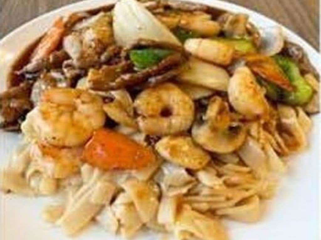 6. Shrimp & Beef Ho Fun