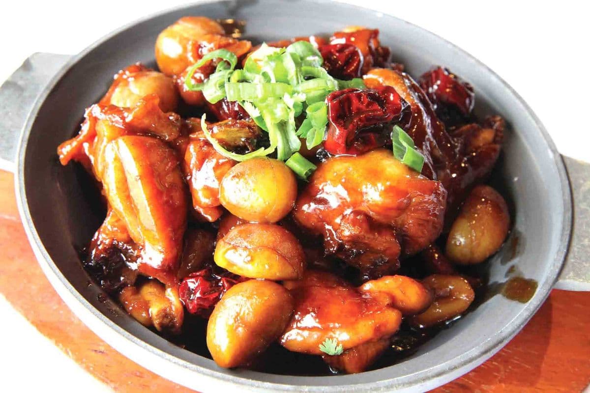 Simmered Chicken and Chestnuts in Brown Sauce 栗子雞煲