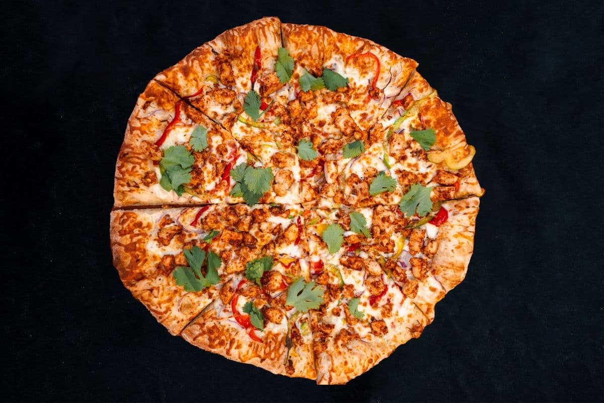 16" Tandoori Chicken Pizza