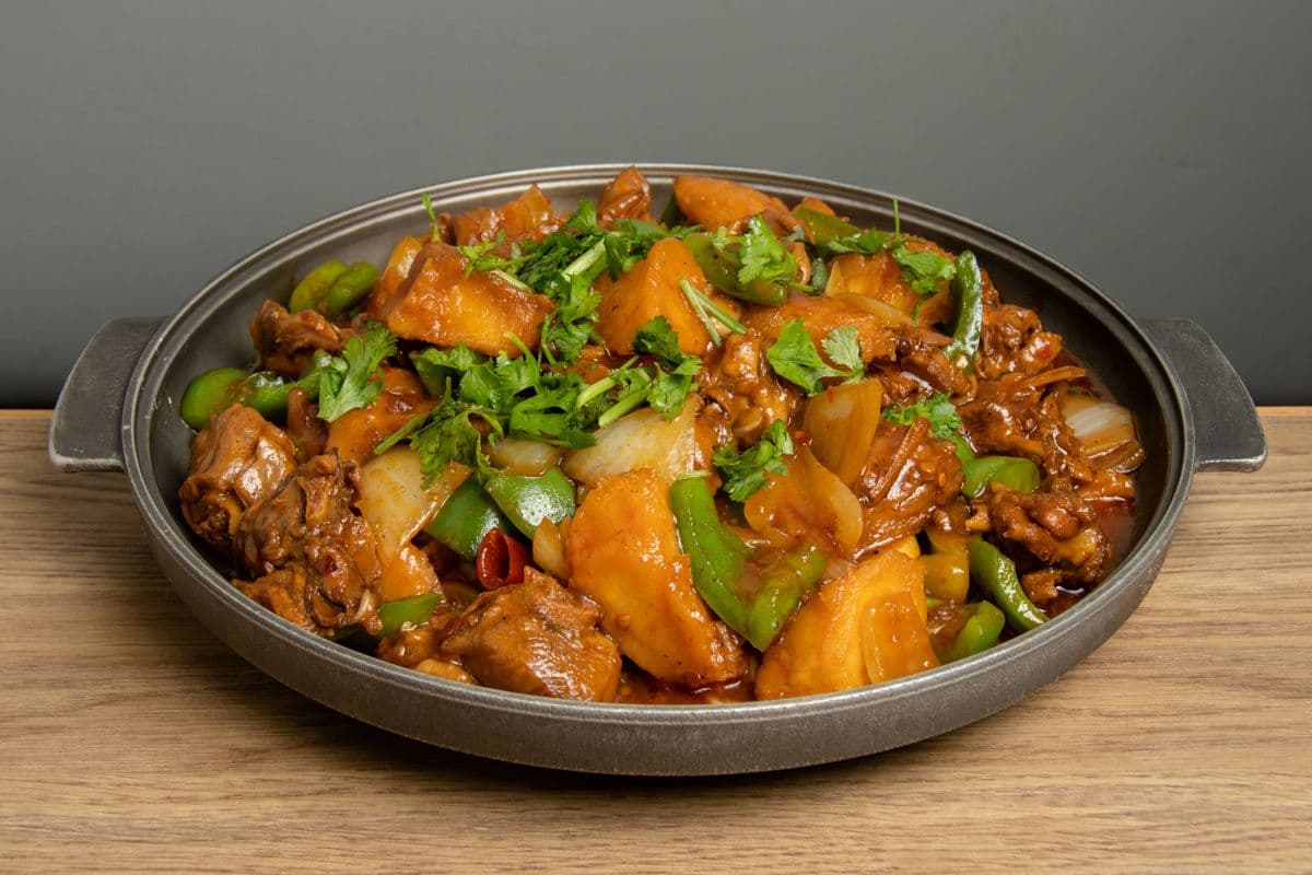 Xinjiang Chicken Stew with Potato (with hand-pulled noodle) 西北大盘鸡 (送一根手扯面)