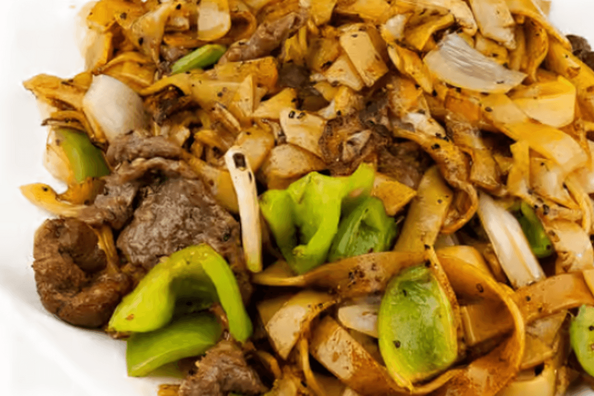 Nouilles de riz au boeuf sauté / Dry Fried Rice Noodles with Beef