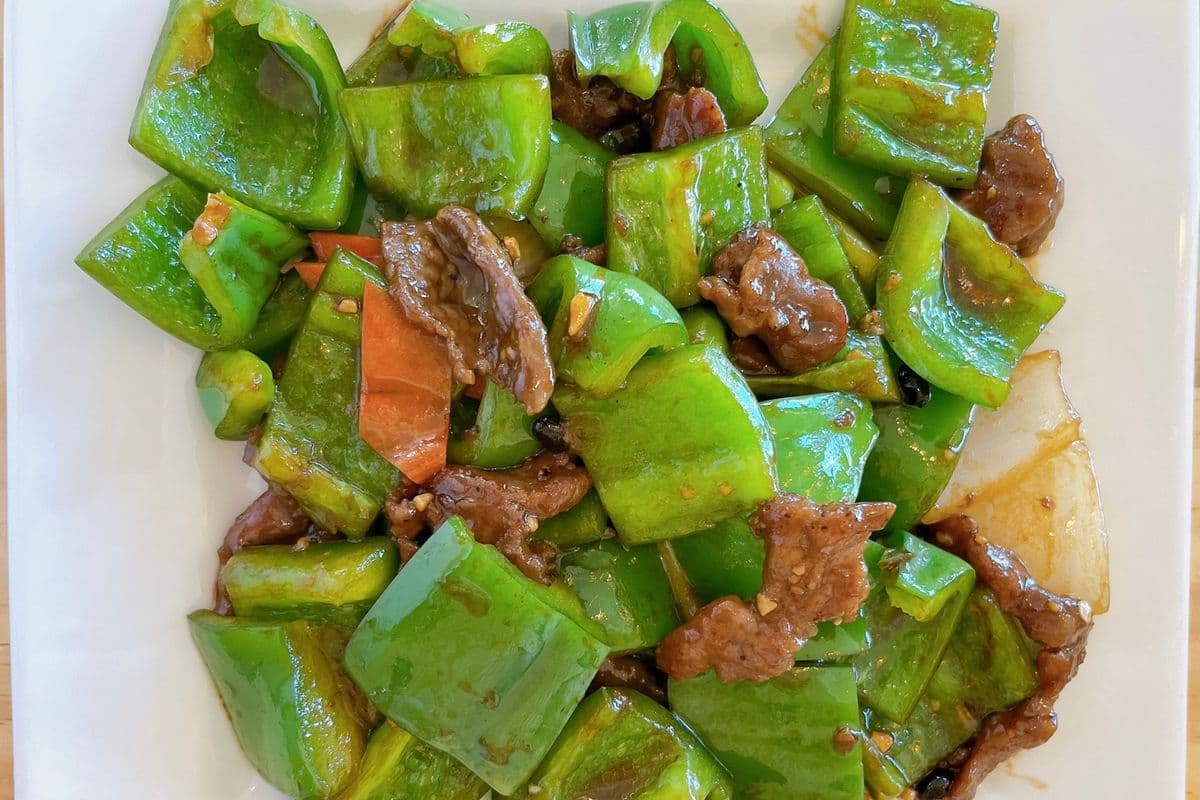 K03. Beef with Green Peppers 牛⻘椒