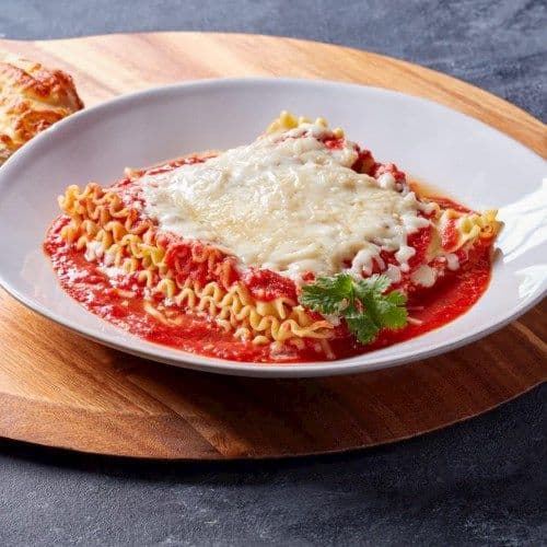 Vegan Lasagna & Garlic Bread with Cheese / Lasagne et pain à l'ail avec fromage
