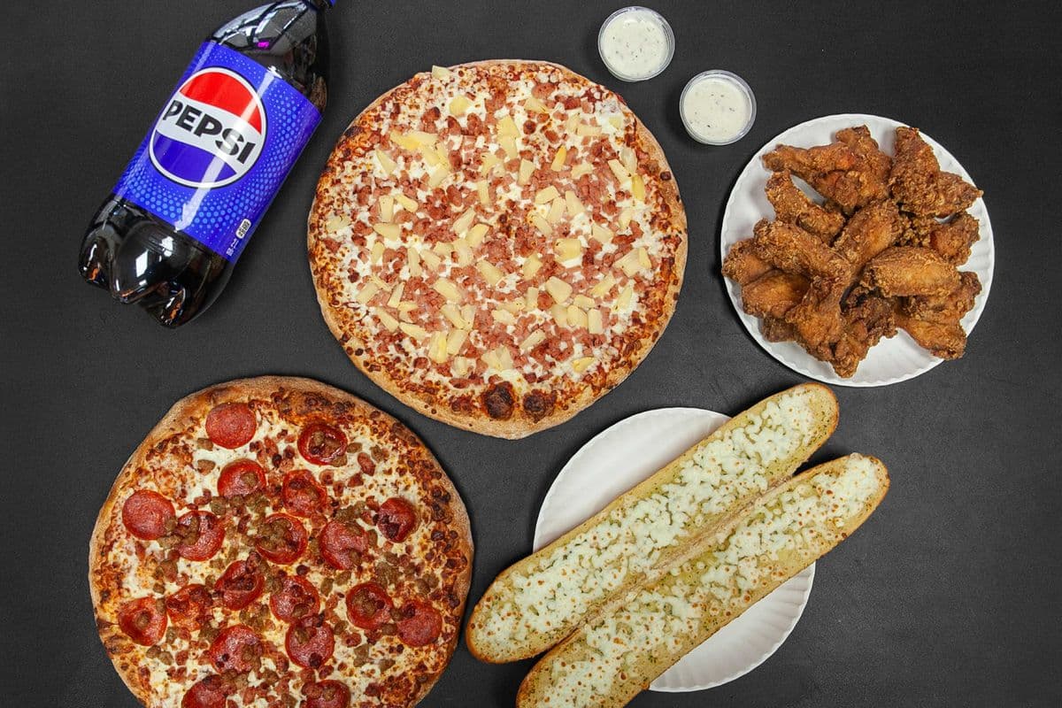 Family Combo - Medium pizza (dipping sauce)