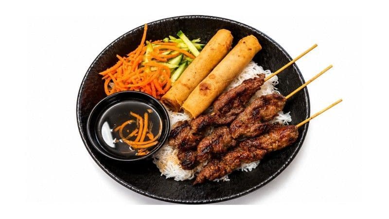B7 - BEEF SKEWERS VERMICELLI