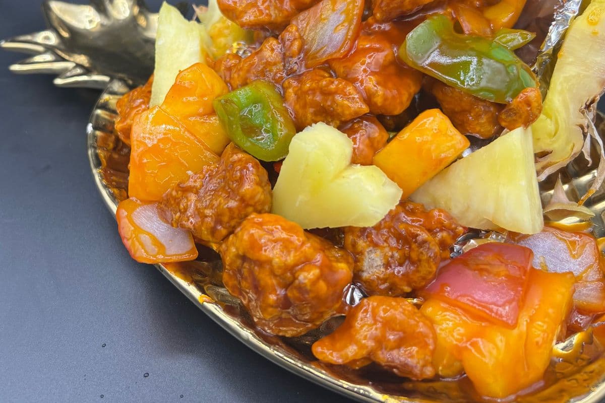 Fresh Pineapple Crunchy Pork 香橙波羅咕嚕肉