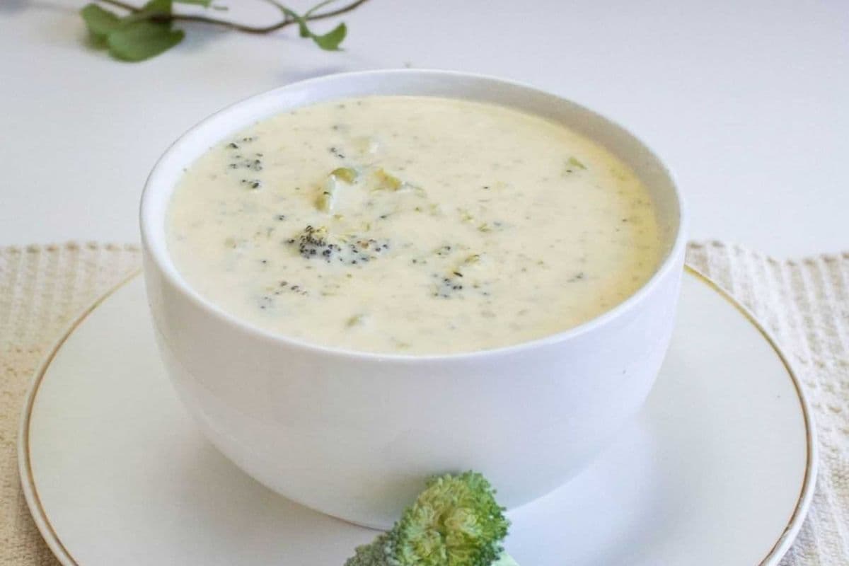 Creamy Broccoli and Cheddar Soup - KETO | Low-Carb | GF | Diabetic Friendly (370 g)