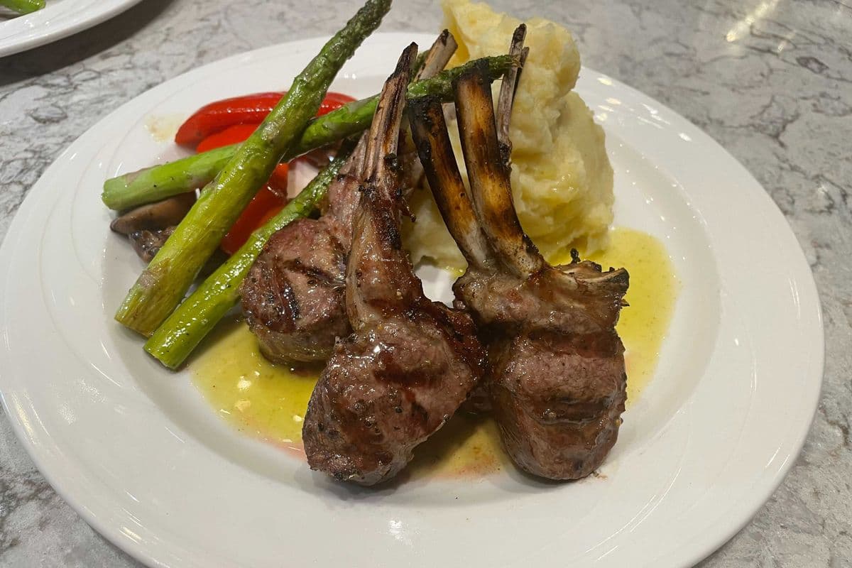 Côtelettes d'agneau grillées agneau du printemps / Grilled Lamb Chops Spring Lamb