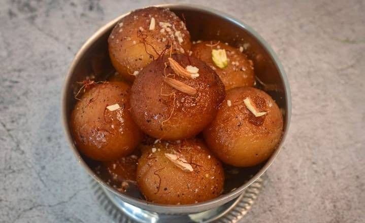 Gulab Jamun / Gulab Jamun