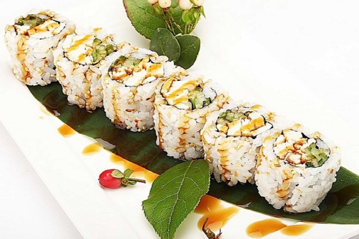 Grilled Chicken & Avocado Maki (6 pcs)