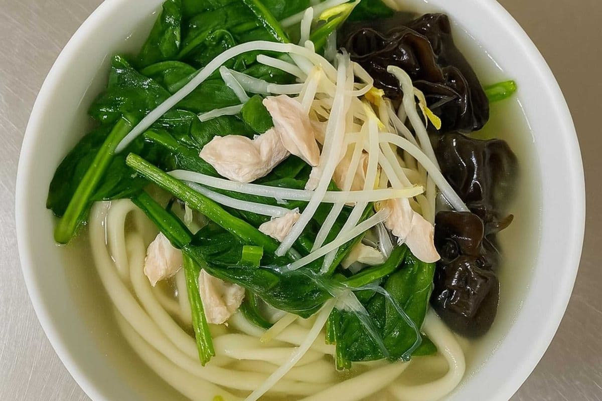 N2. Tender Chicken Noodle Soup - 雞湯麵