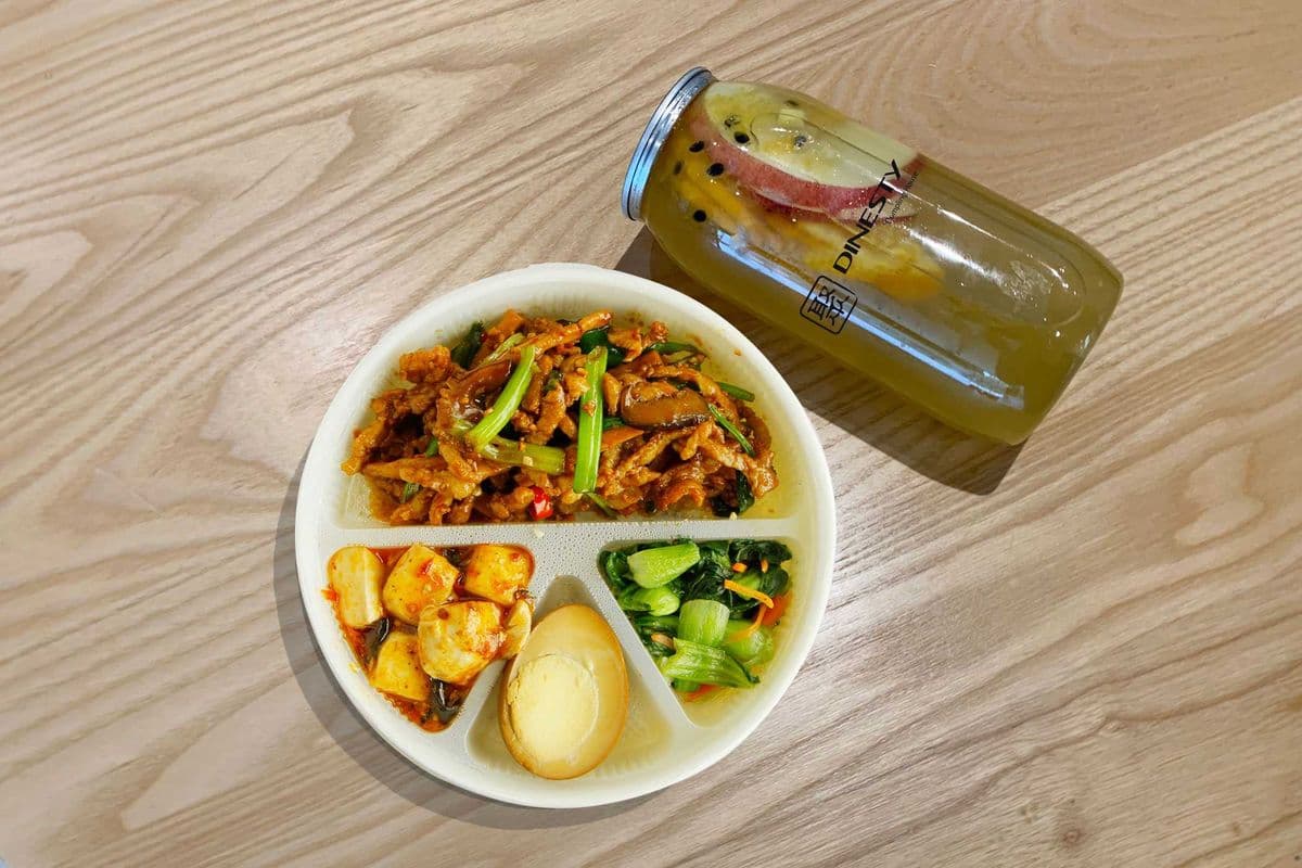 Hakka Style Shredded Pork with Dried Squids & Onion Bento Box(Spicy)客家小炒便當(辣)