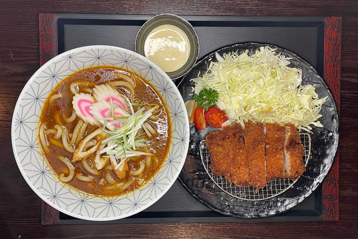 Chicken Thigh Katsu Udon with Curry Soup 雞腿吉列咖哩烏冬