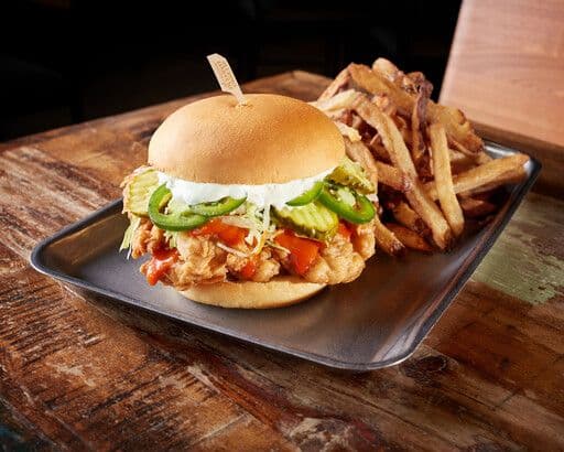Holy Cluck Mouth Watering Chicken Sandwich / Sandwich au poulet en folie