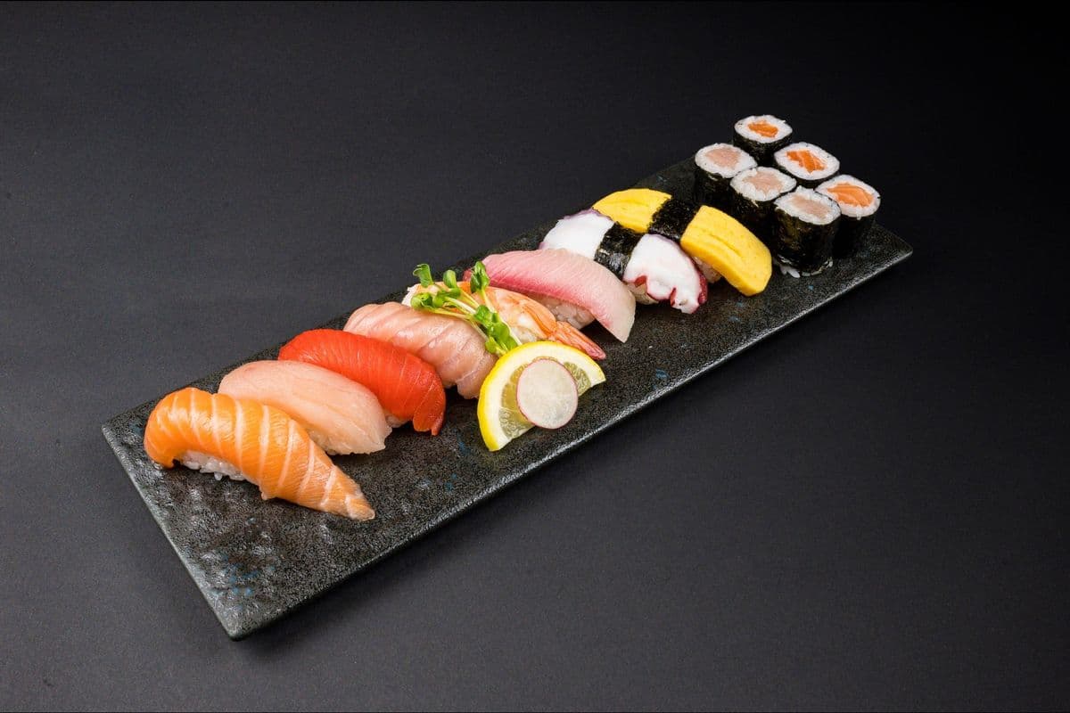Assorted Sushi Combo (14 Pieces)