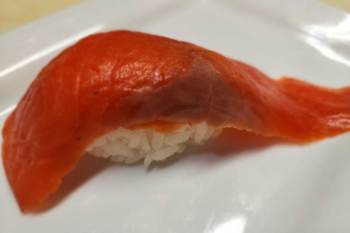Smoked Salmon Nigiri (1 pc)