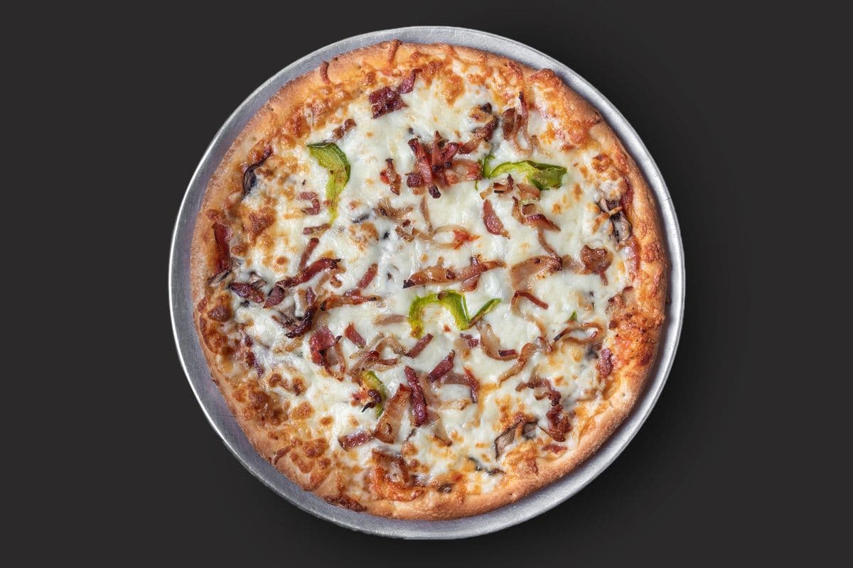 Moyenne pizza toute-garnie avec bacon / All Dressed with Bacon Pizza