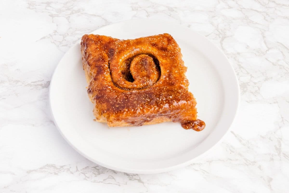 Cinnamon Roll (V)