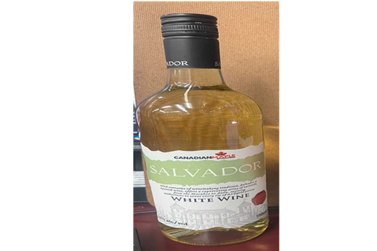 SALVADOR SMOOTH WHITE WINE 750 ML (1 x 750 ML)