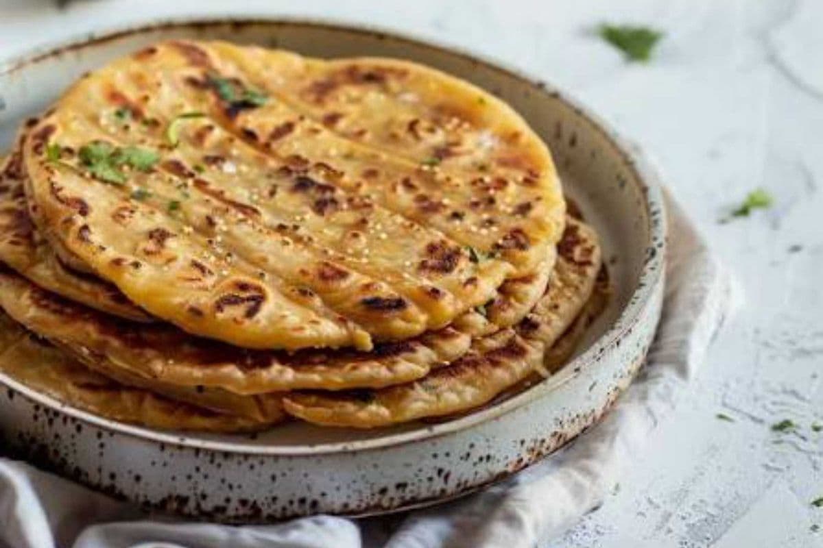 Patato Paratha TAVA (Complementary Pickle & Raita)