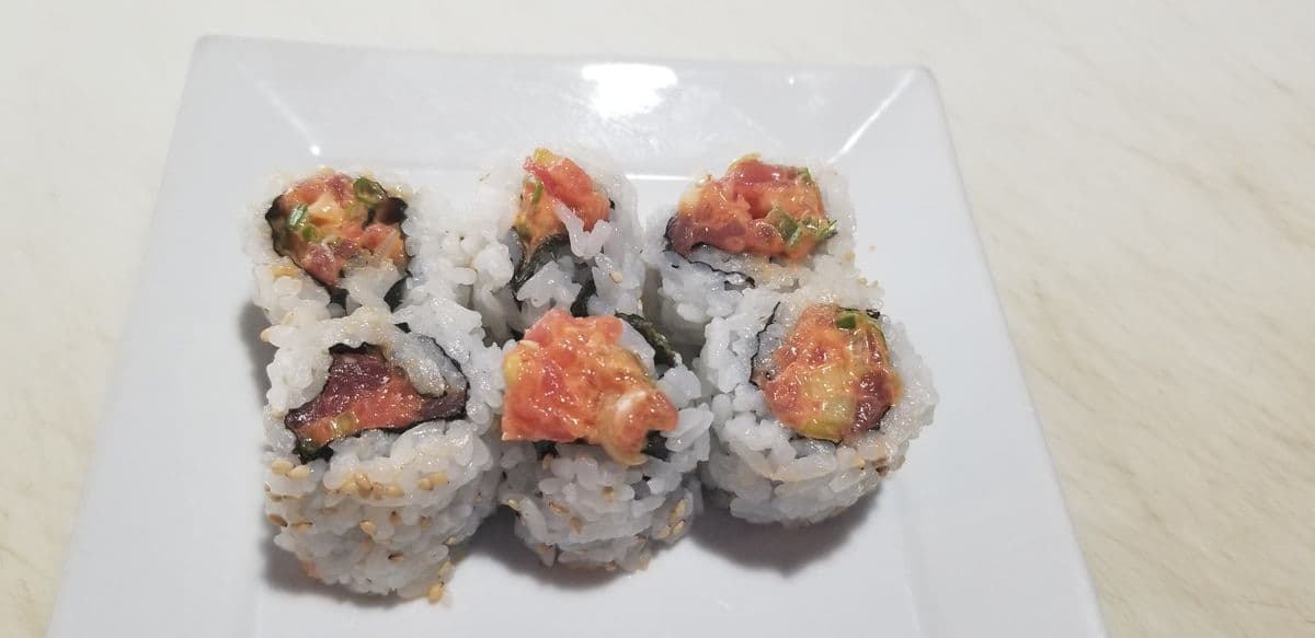 Spicy Tuna Roll (6 pcs)