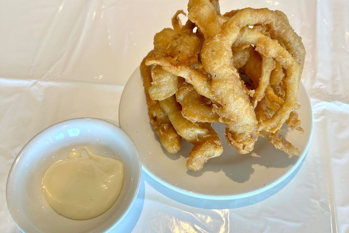 Fried calamari. 炸尤鱼须