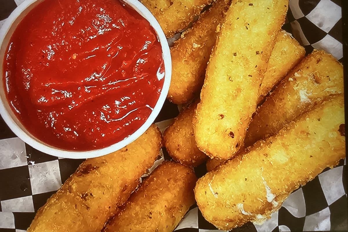 MOZZA STICKS(8pc)