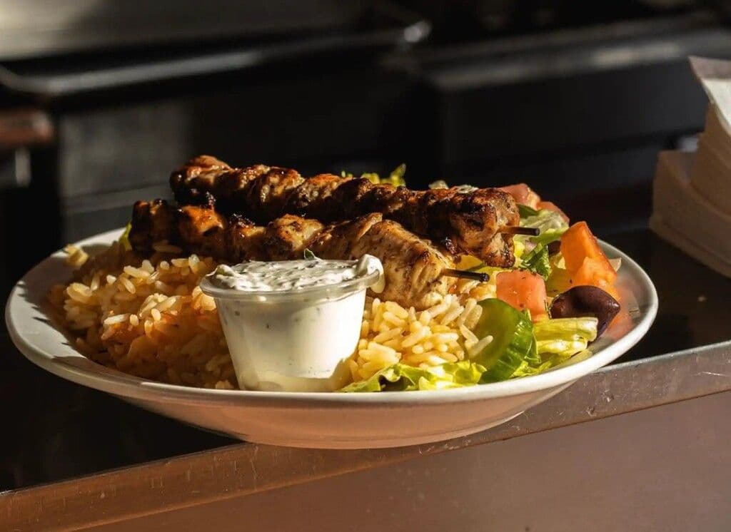 Chicken Souvlaki Plate / Assiette souvlaki au poulet