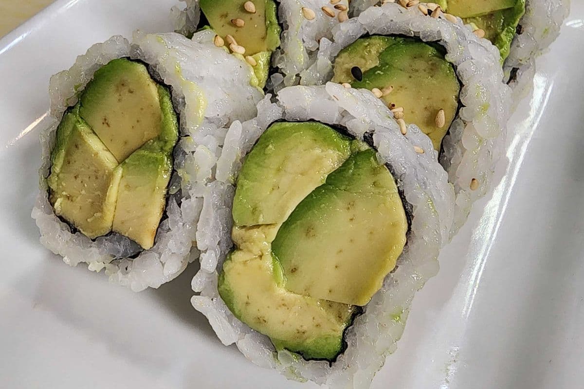 Avocado Roll (8pcs)