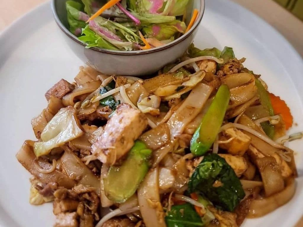 Pad See-Ew w/Salad
