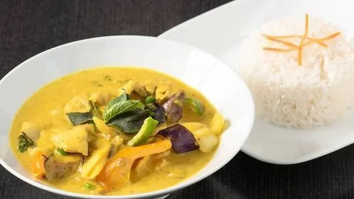 Green Coconut Curry