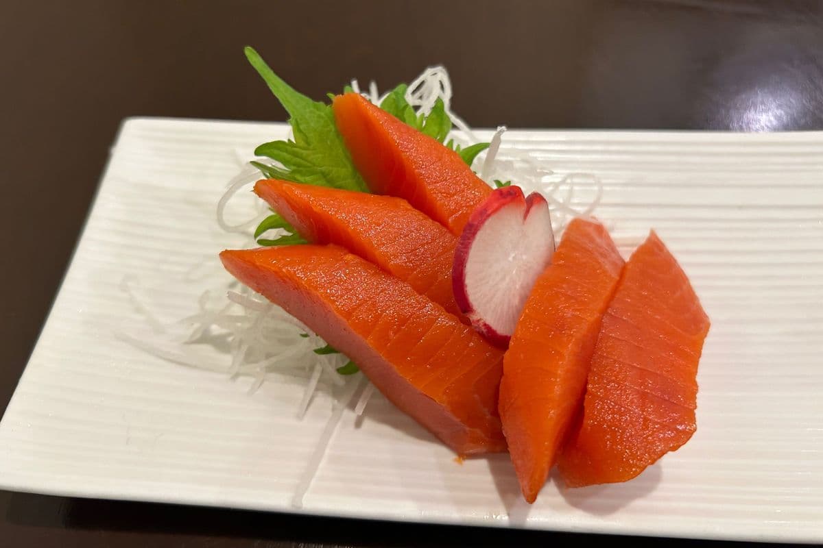 Wild Sockeye Salmon Sashimi (5 pieces )